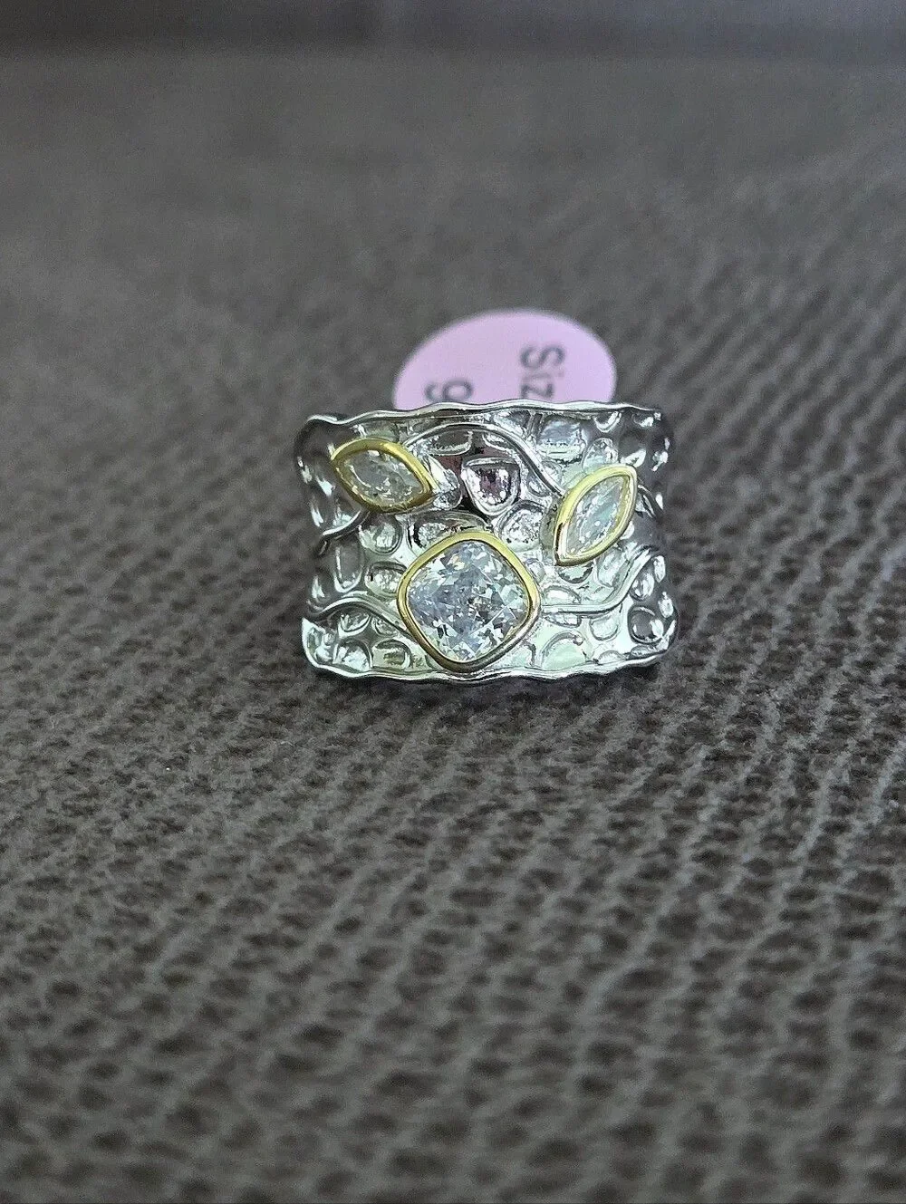 Silver🤍 Textured Statement Ring💍 - NWT